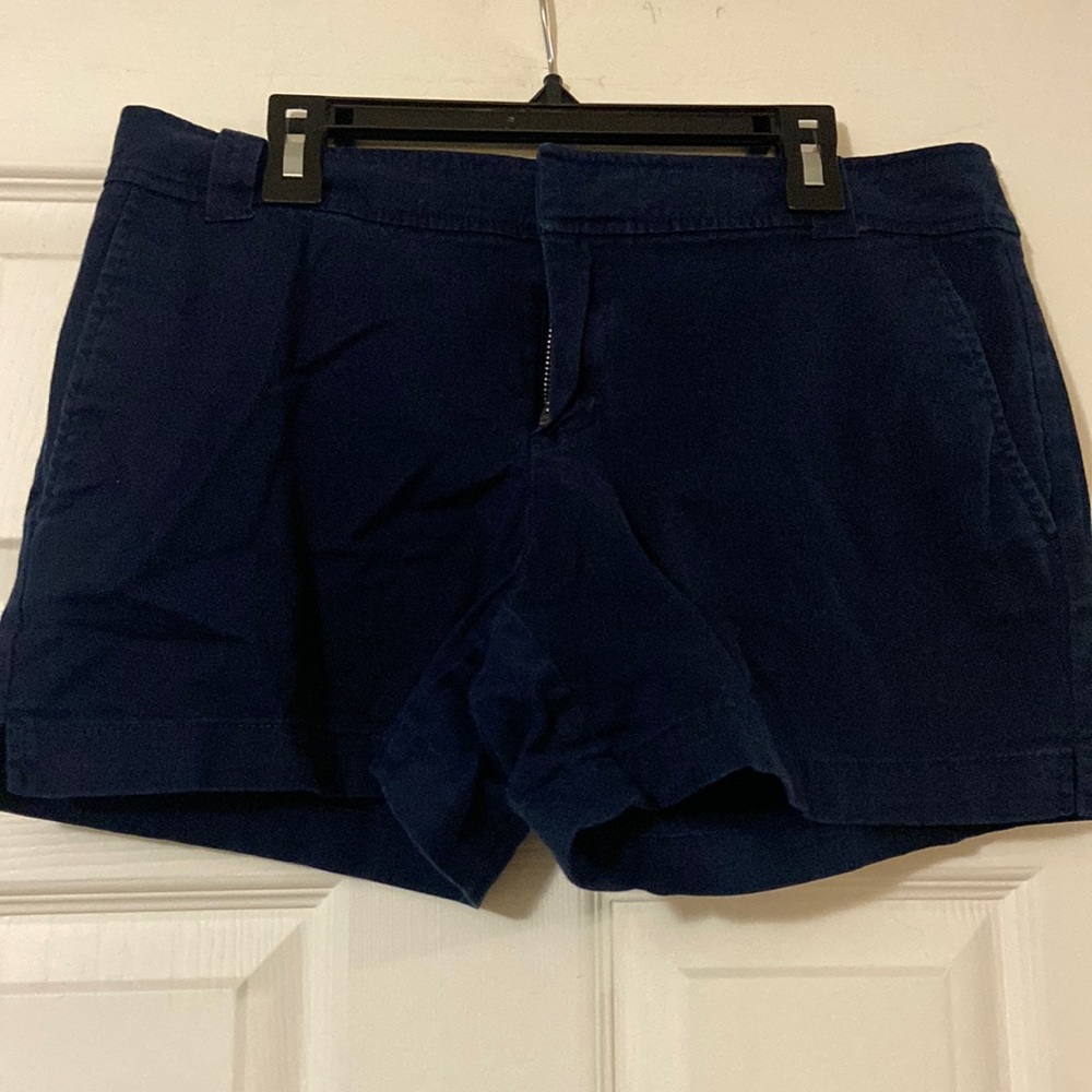 Women’s navy blue New York & Co. shorts.